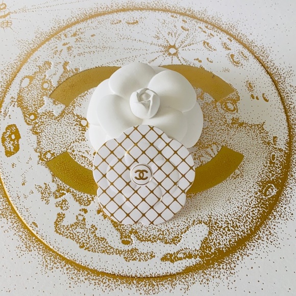 Chanel White and Gold Camellia Accessory - Picture 2 of 6
